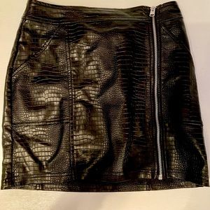 Faux express black snake skin zip up skirt